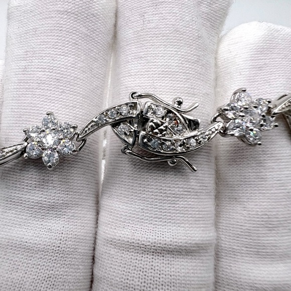 .925 Sterling Silver Clear Cz Flower And Crisscross Design Bracelet - Picture 9 of 14